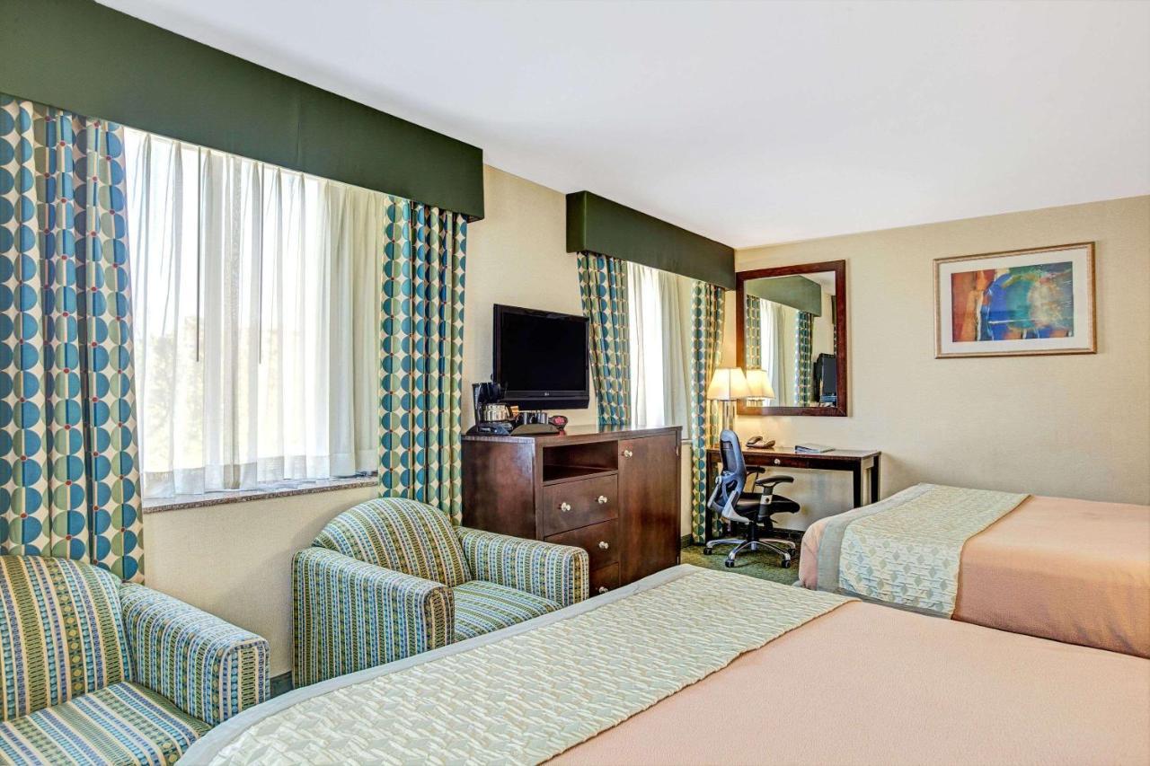 Hillcrest Near Jfk Airtrain Hotel 2*