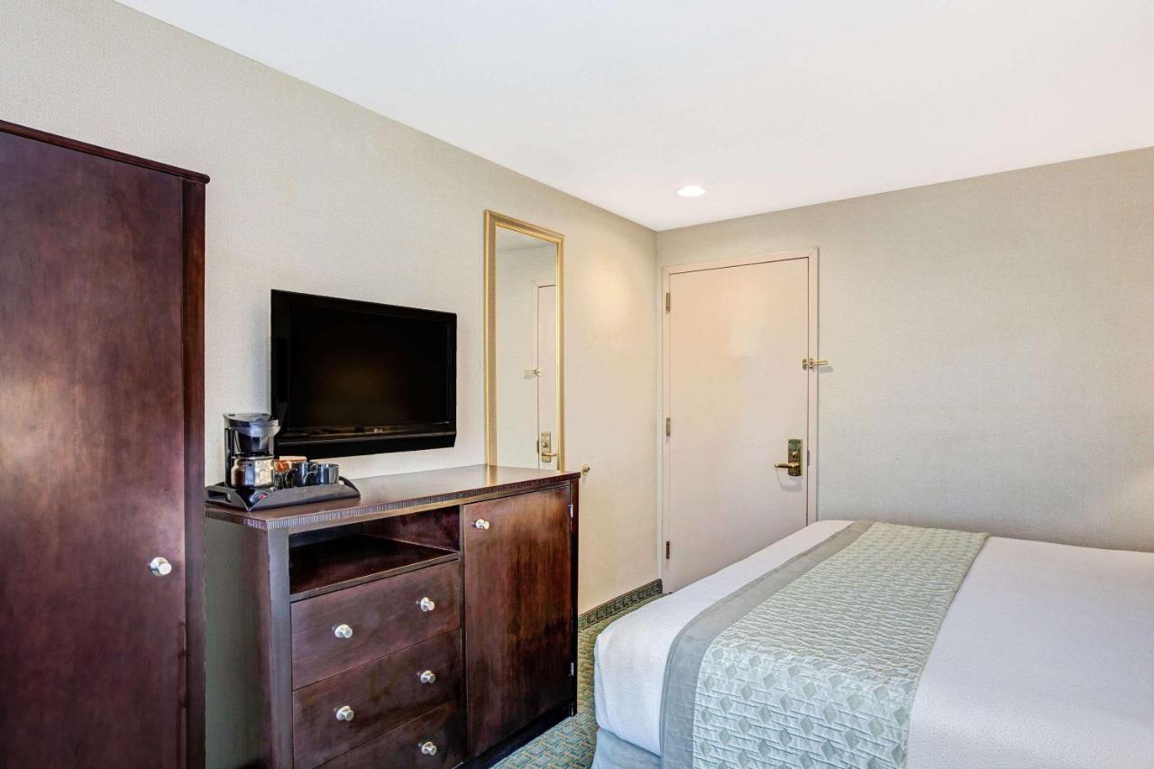 Hillcrest Near Jfk Airtrain Hotel